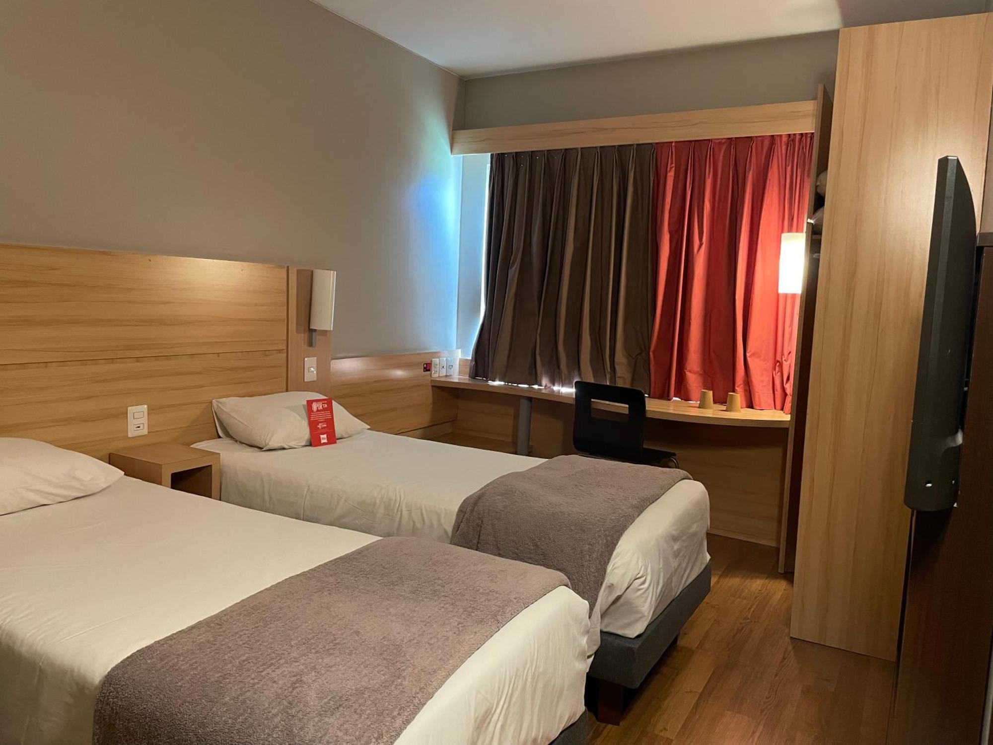Ibis Santiago Estacion Central Exterior photo